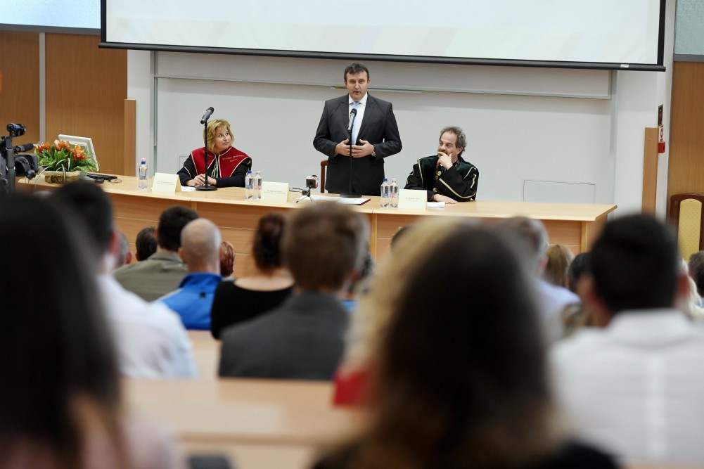 Nincs diplomás-munkanélküliség