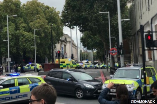 Gyalogosok közé hajtott egy autó