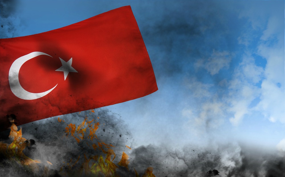 Ismét katonai jármű mellett robbant pokolgép