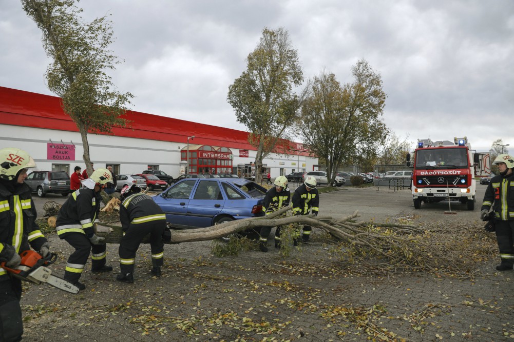 Országszerte tombol a vihar