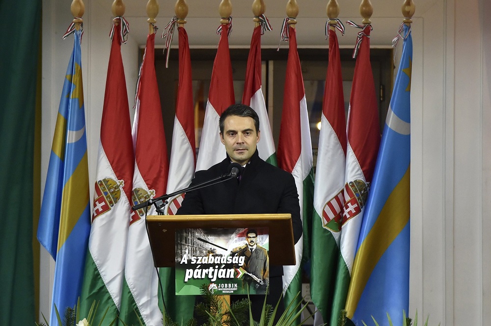 A Jobbik is rákosizni kezdett