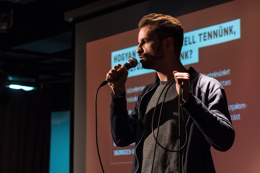 Gulyás Márton pénzt és aláírásokat gyűjt