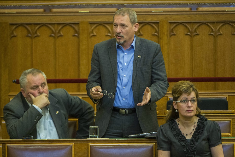 Ki sem látszanak a korrupciós ügyekből