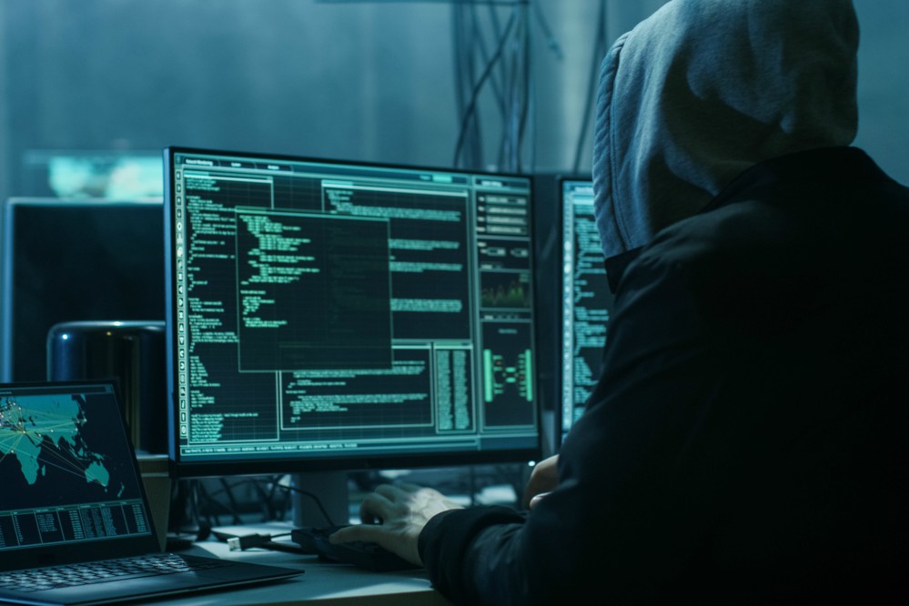 Kreml: fennáll a kiberháború lehetősége