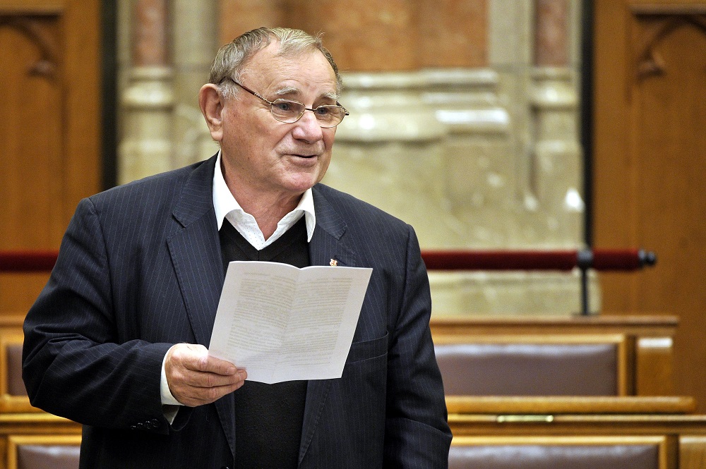 Nem kíván más párt jelöltje lenni