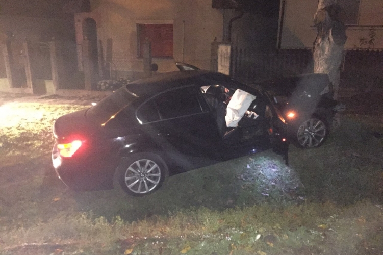 Migránsokat szállító autó szenvedett balesetet