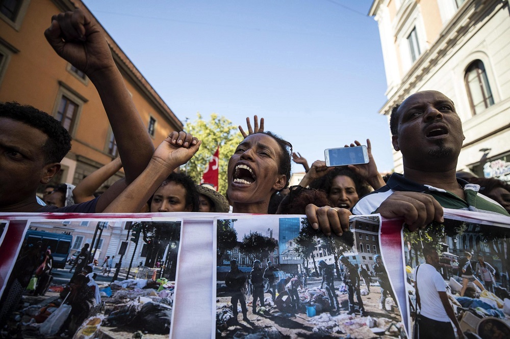 Migráns gyújtogatott a táborban