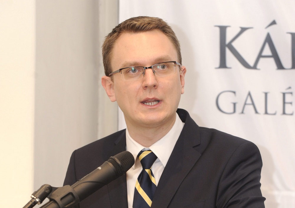 Megkezdik a megemelt bérek utalását