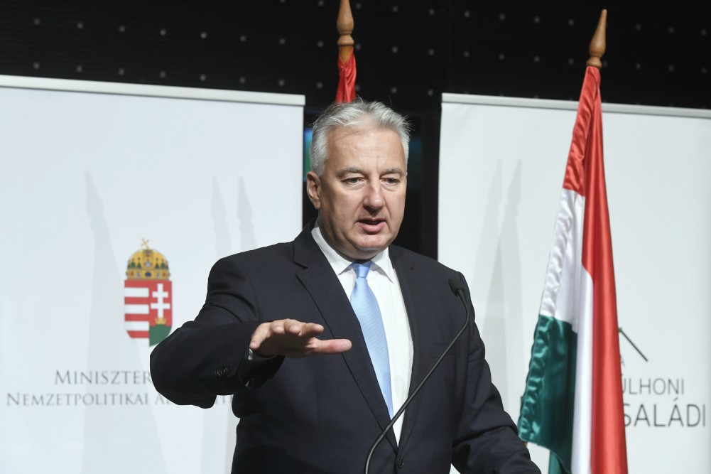 Szégyen és skandalum az EP döntése