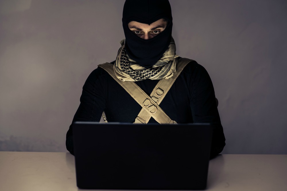 Terrorgyanús migránsokat engednek szabadon