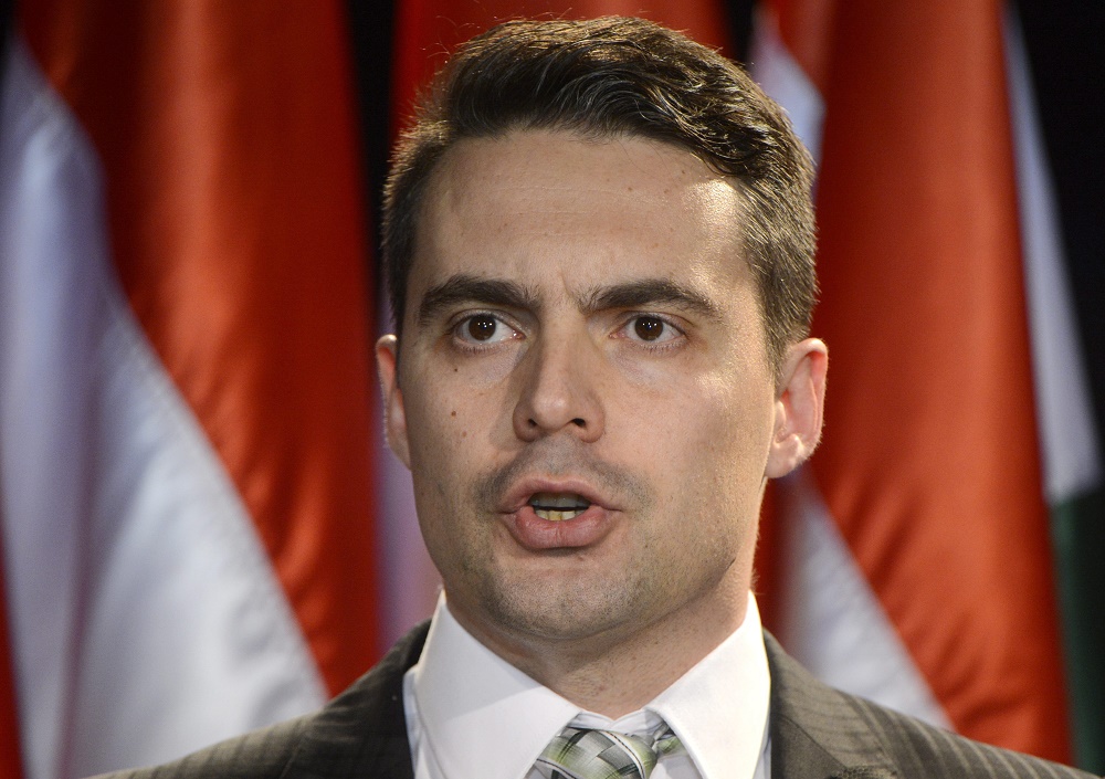 A Jobbik betemetné az árkokat