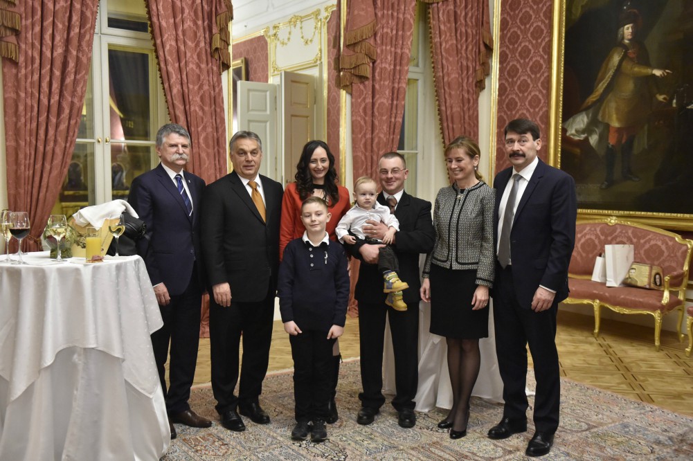 Esküt tett az egymilliomodik honosított állampolgár