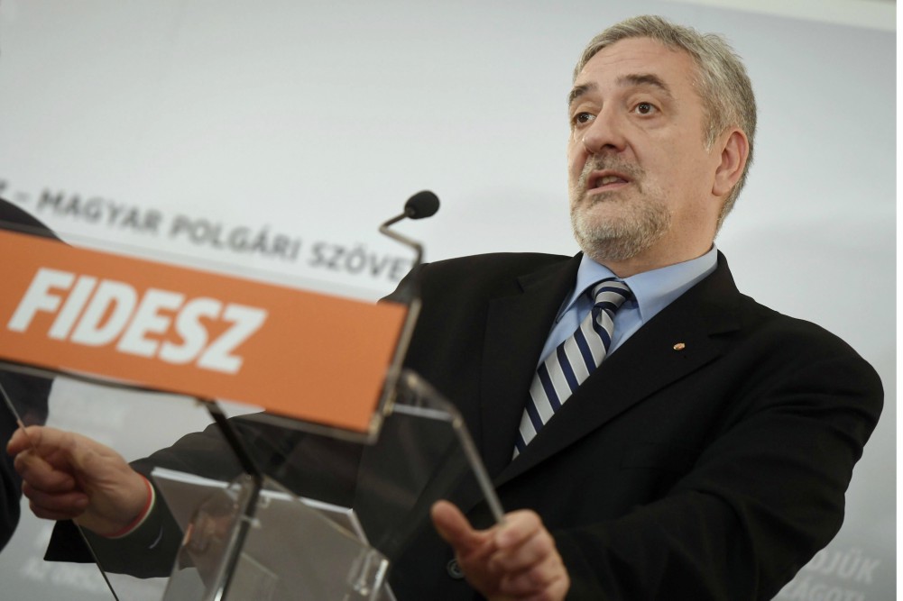 Az ellenzék megállítaná a béremelkedést