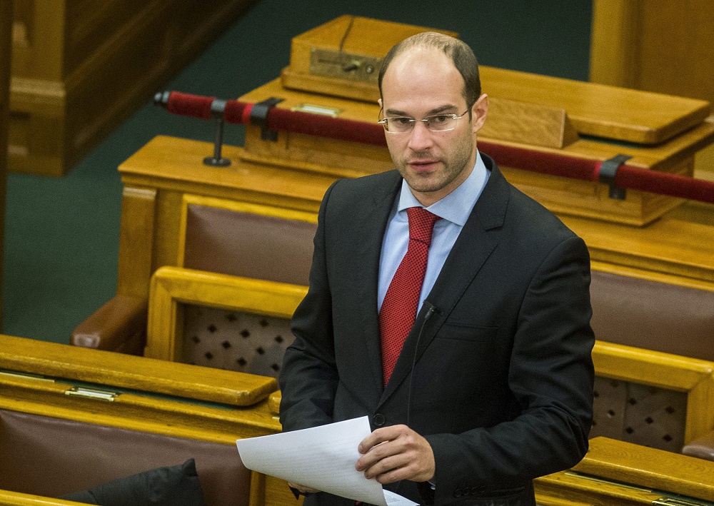 Benyújtották a határozati javaslatot