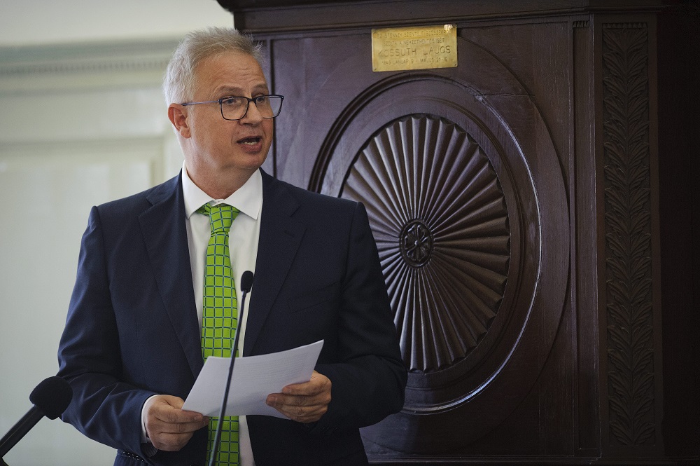 Kettős mércét alkalmaz a Európai Bizottság