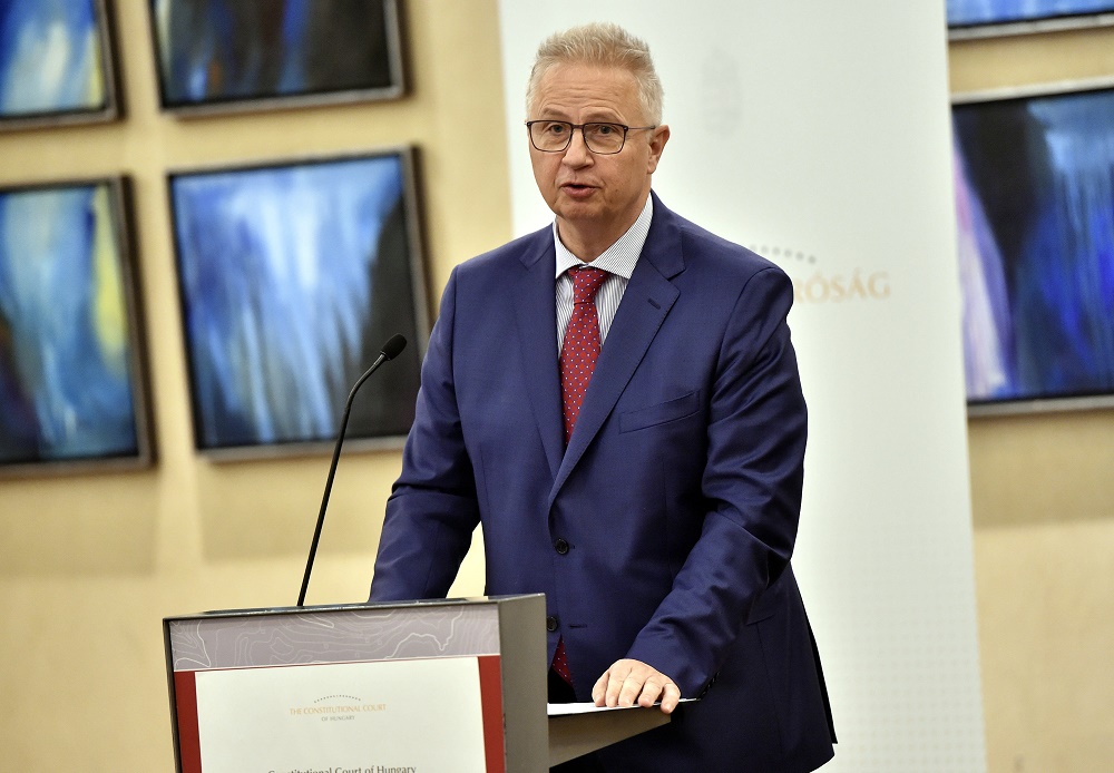 Politikailag szeretnének minket elmeszelni