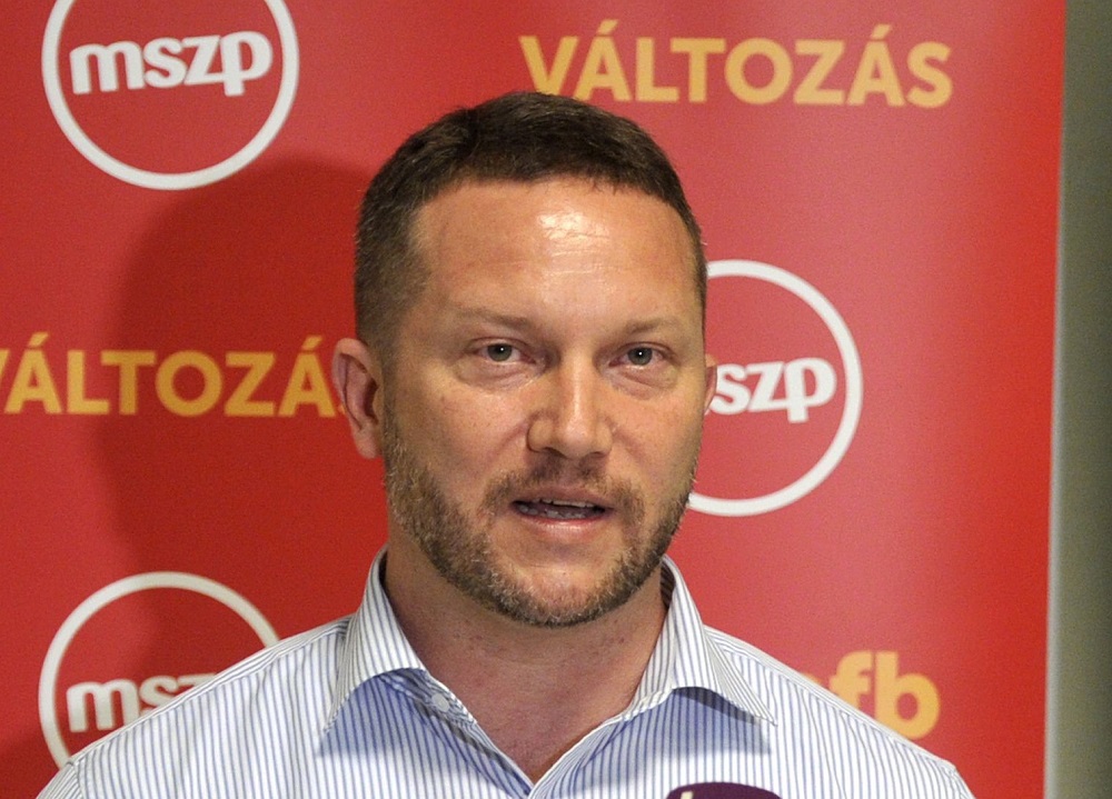 Ujhelyi: a Fidesz Goebbels-könyvet tart az ágya mellett