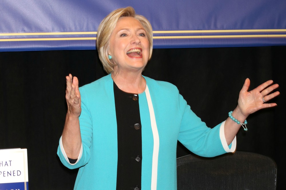 Nyomoznak Clinton alapítványánál