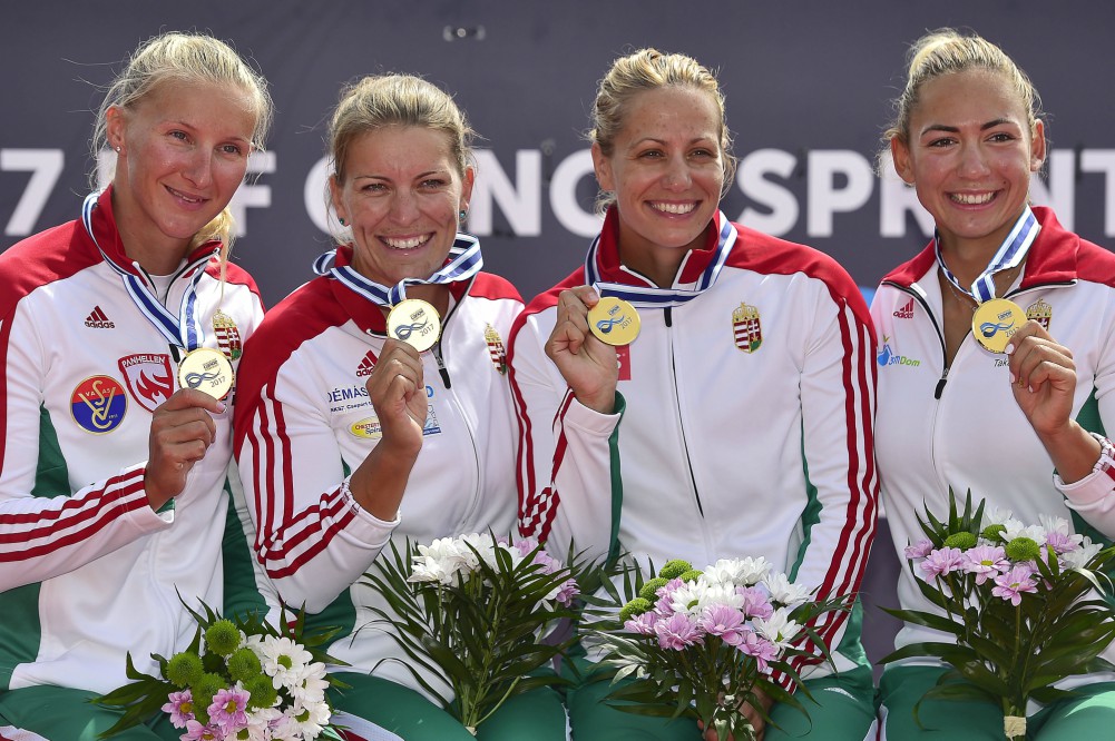 Nemzetközi elismerés a női kajaknégyesnek