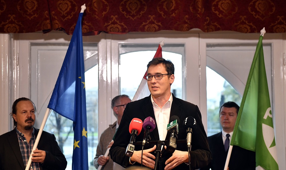 Hiába tagad Karácsony