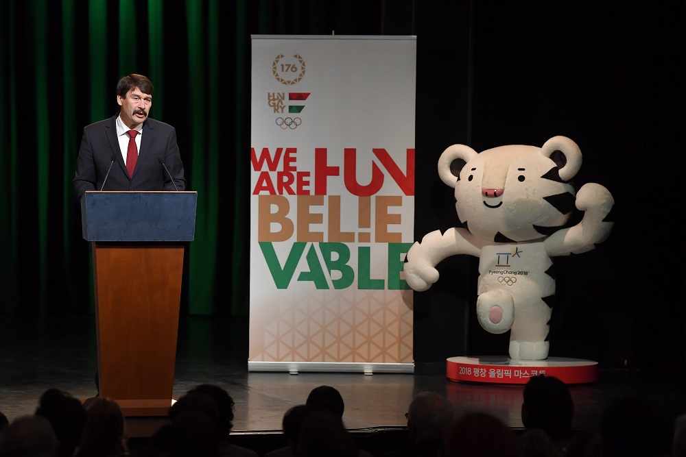 Letette az esküt a magyar csapat