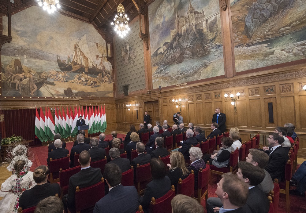 Corvin-lánc kitüntetéseket adott át Áder János