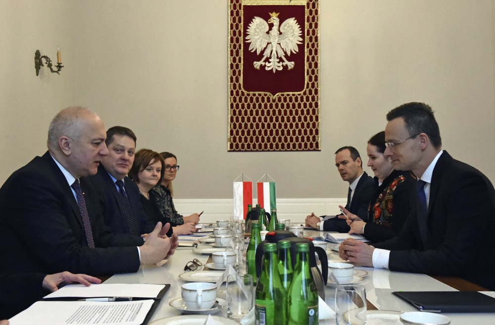 Magyarország és Lengyelország is kitart