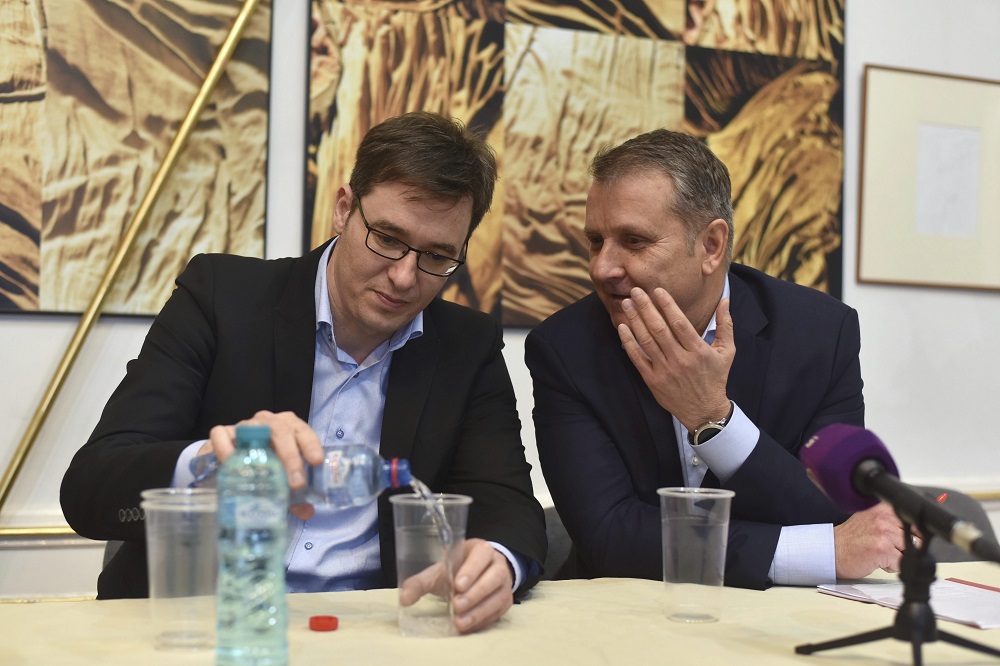 Összeborulás lendületből