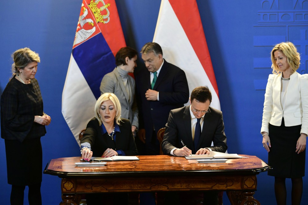 Együtt kell megvédenünk határainkat