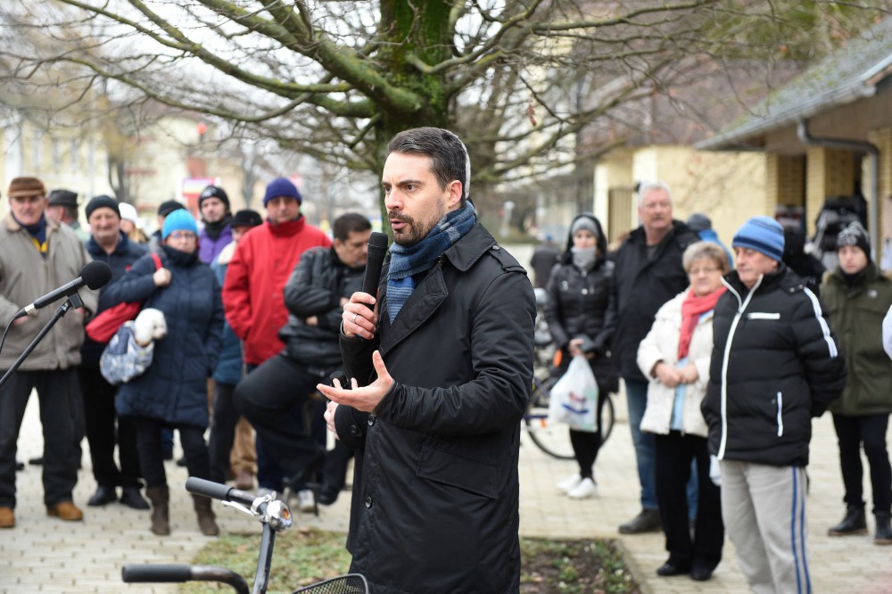 Vona utcafórumokon beszél butaságokat