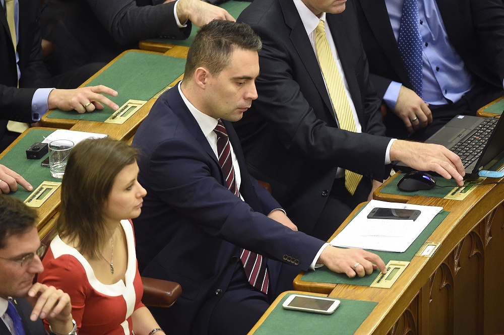 Diákokat hív beszélgetni Vona Gábor