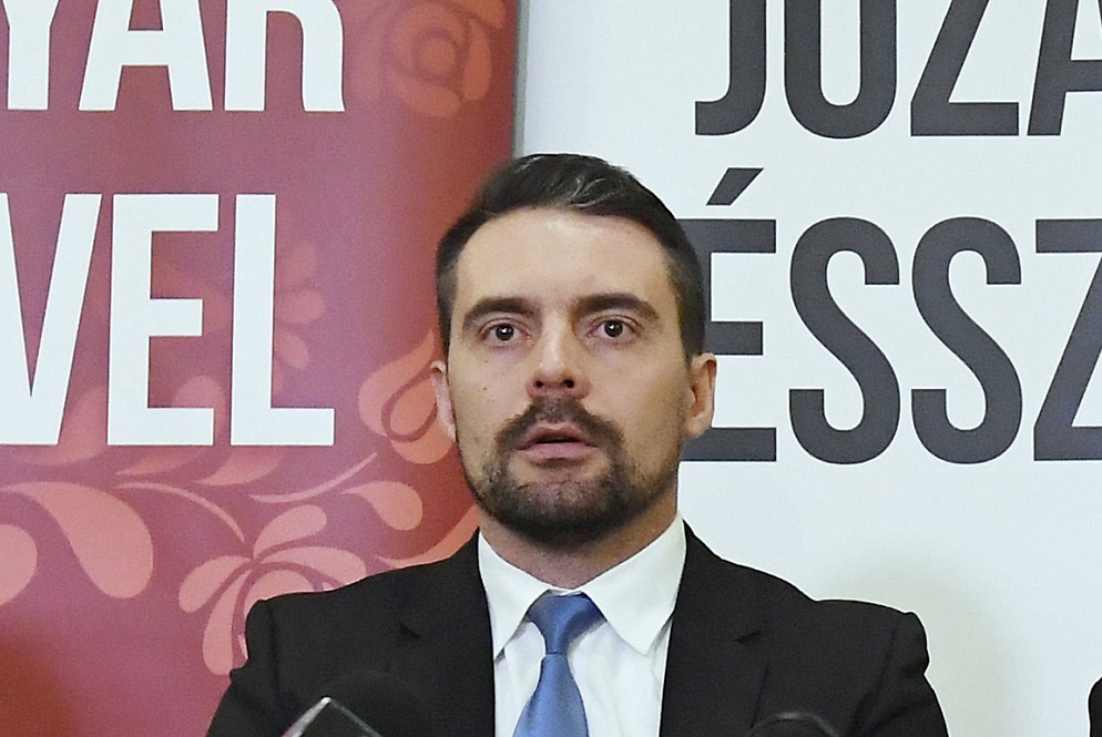 Megdobálták Vona Gábort Szombathelyen