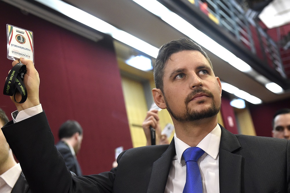 Feljelentést tesz a Fidesz a Jobbik ellen