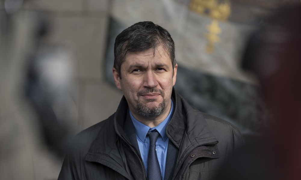 Hadházy folyamatosan mellébeszél