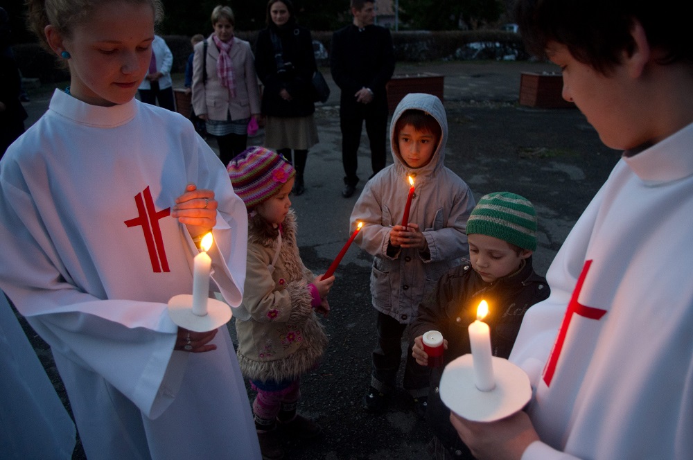 Este már Jézus feltámadását ünneplik