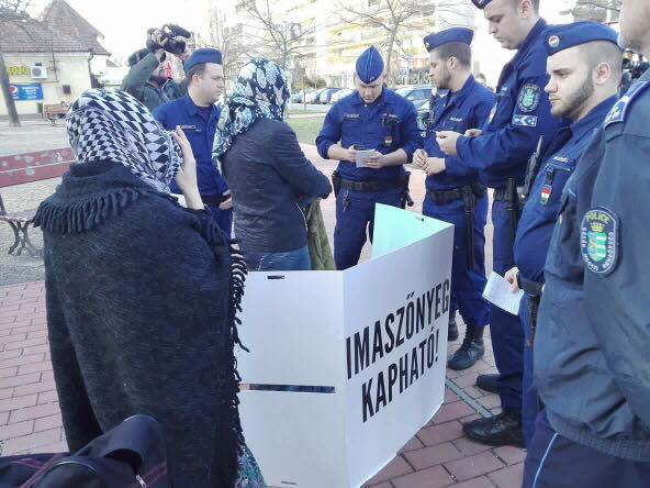 Megzavarták Vona Gábor utcafórumát