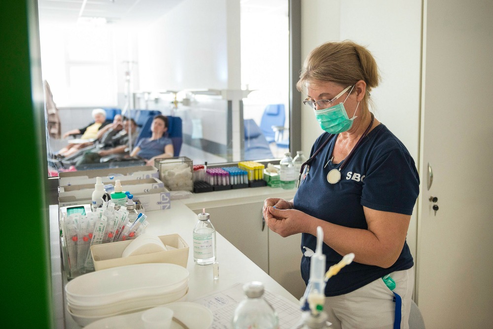 Tovább csökkentek a várólisták