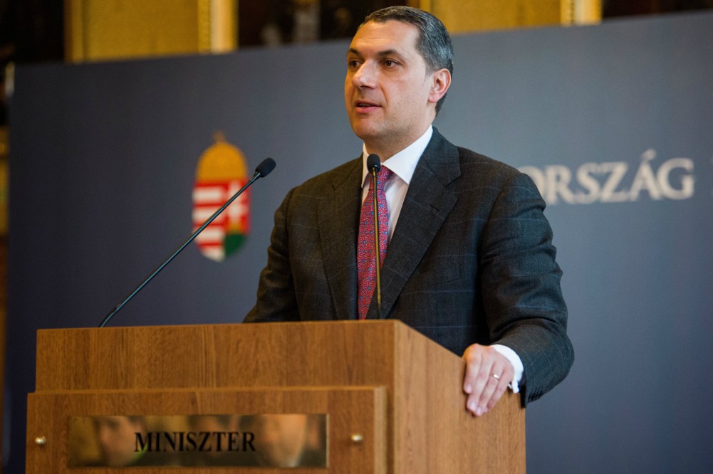 A Kormányinfón is szóba került a videó