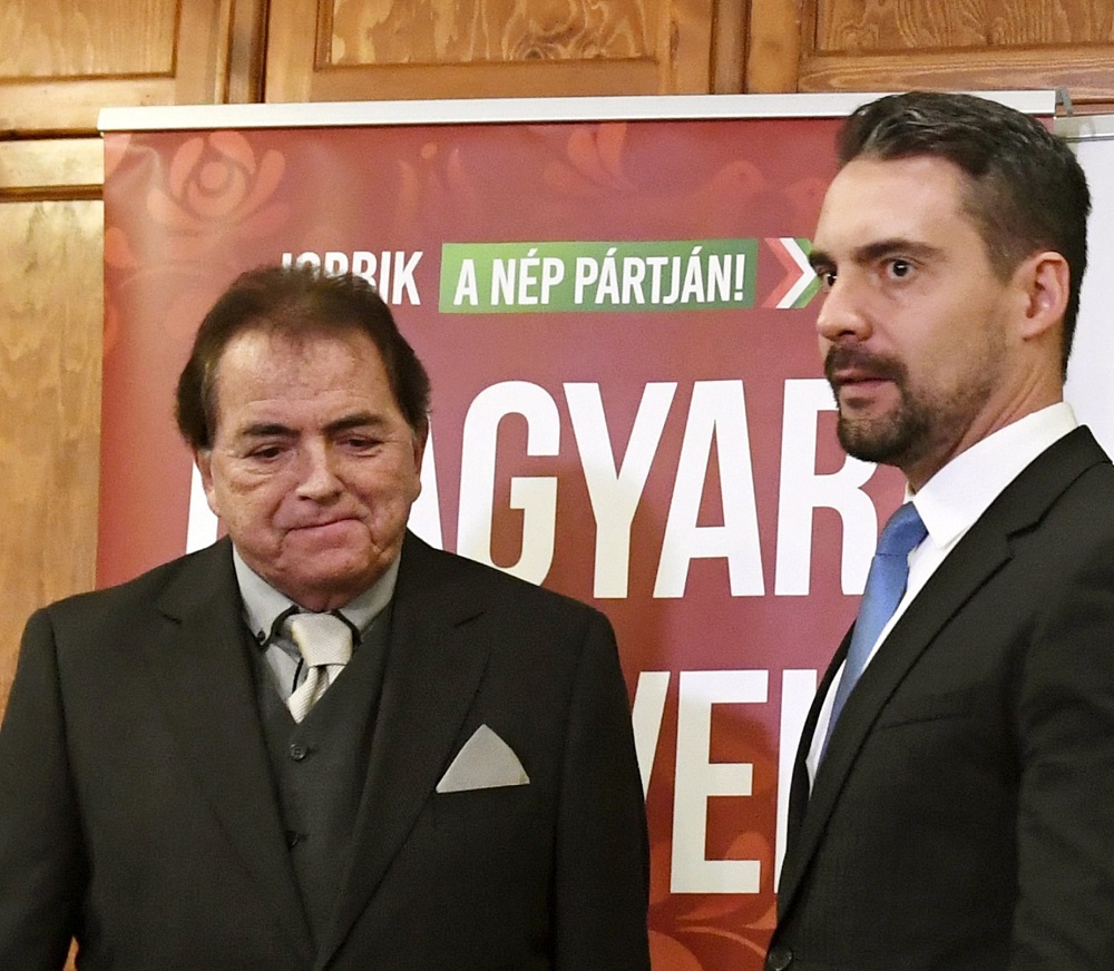 Facebookos összeesküvéstől tart a jobbikos