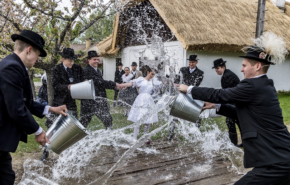 A magyar nők négyötödét meglocsolják húsvétkor