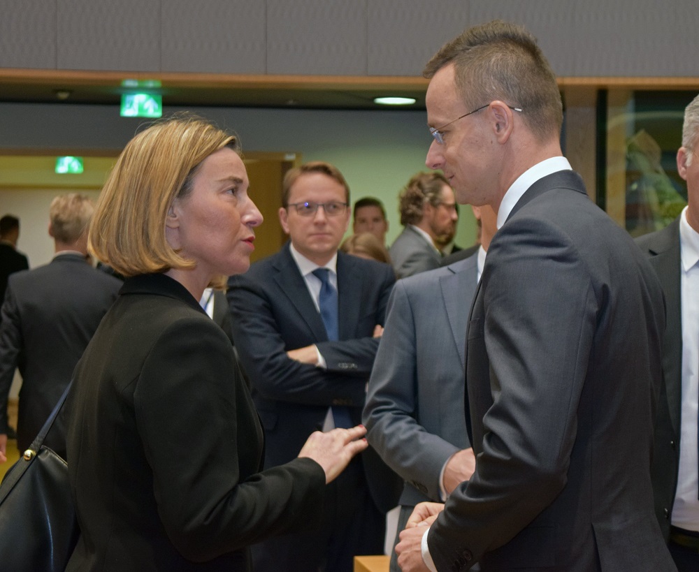 Szijjártó Péter reagált Mogherini szavaira