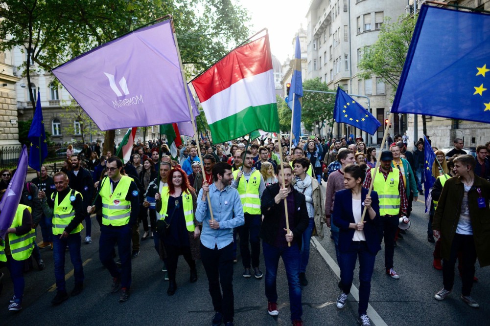 A Momentum három helyen visszalépteti jelöltjeit