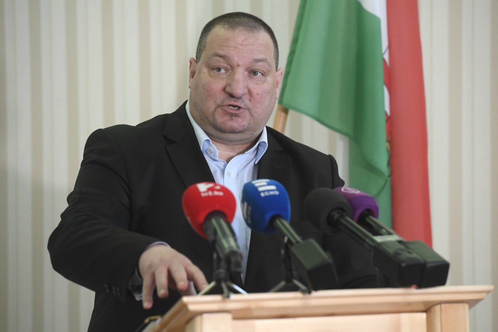 Az ellenzék fűt-fát ígér