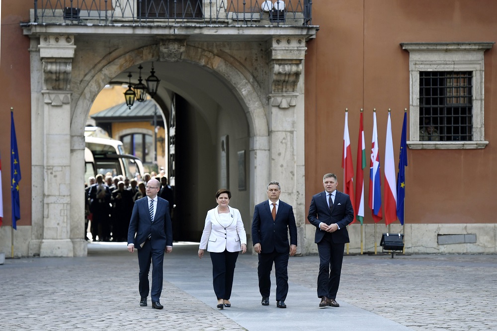 FAZ: gyengül a V4 országokba vetett bizalom