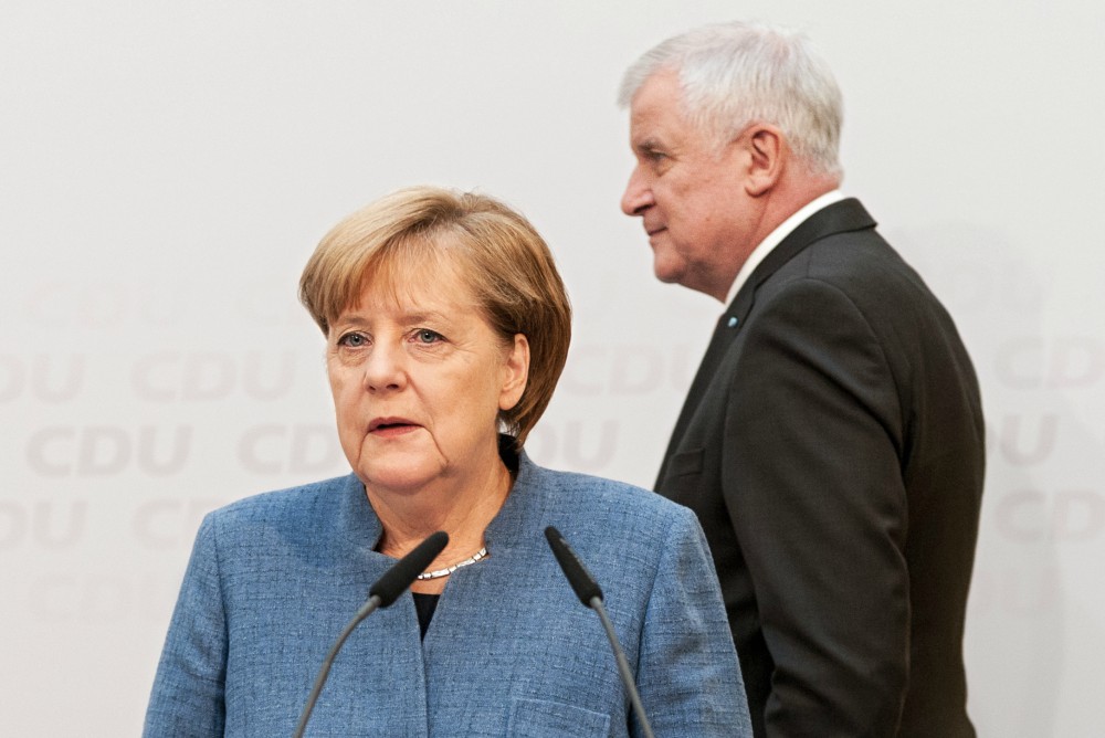 Seehofert bosszantja Merkel ellentmondása