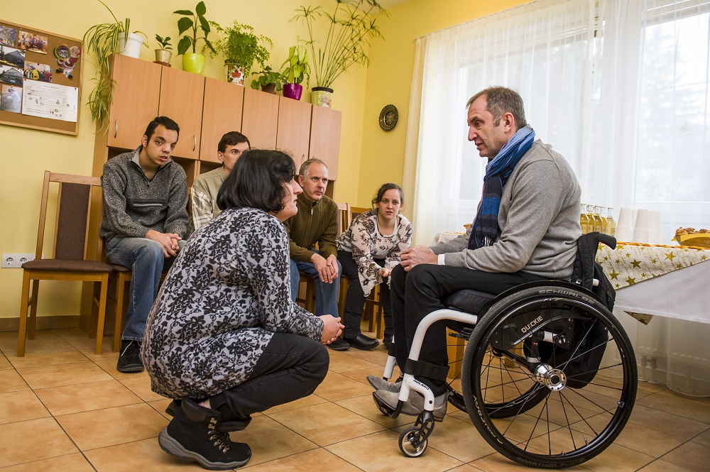 2036-ig mindnyájan lakóotthonokba költözhetnek