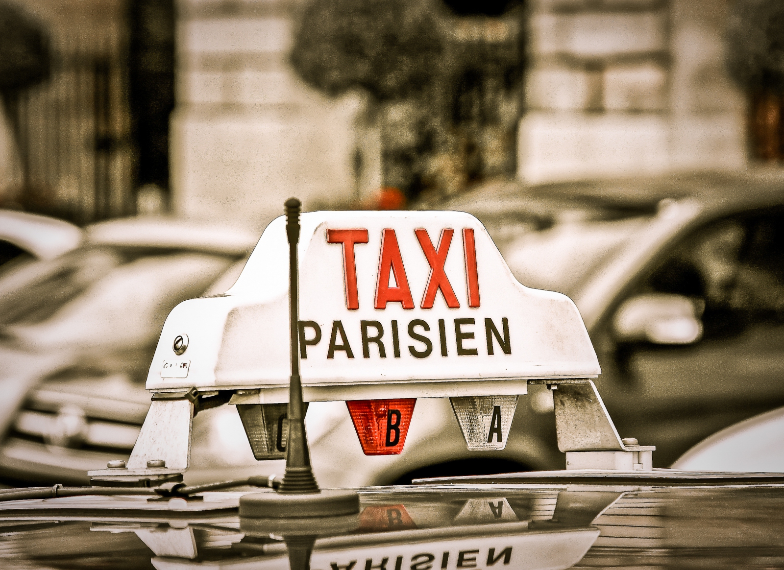 Muszlim taxis meg akarta késelni zsidó utasát