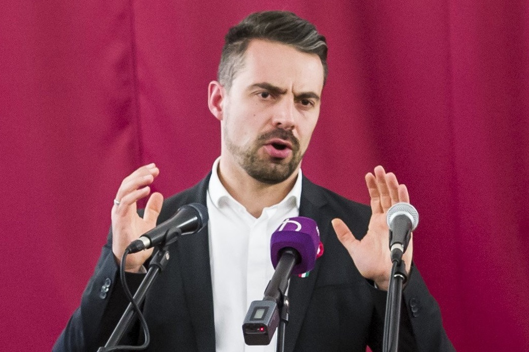 A jobbikos jelölt pénzt ajánlott a visszalépésért