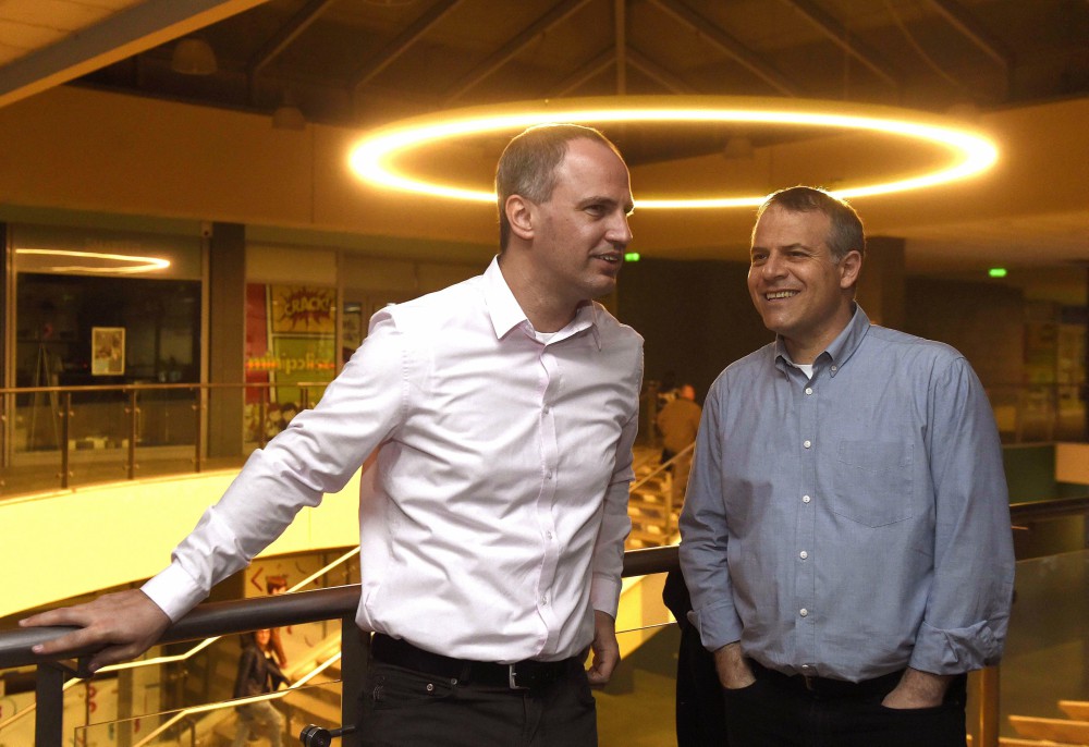 Juhász pénzért könyörög és üzenget