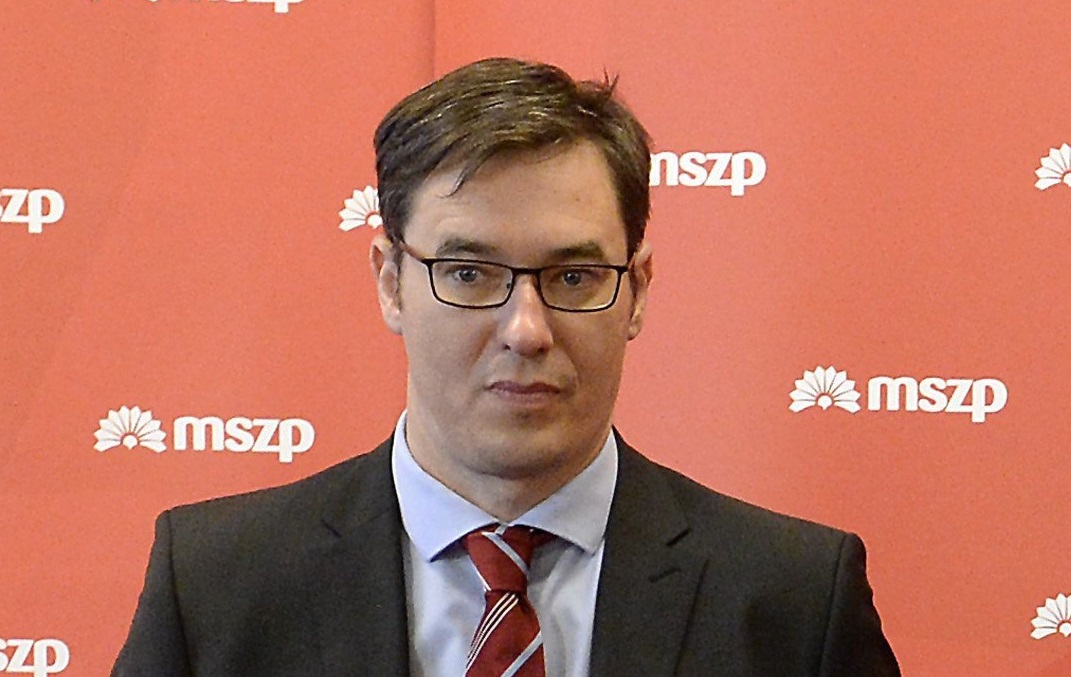 Júliusban már az érkező migránsokat üdvözölnék